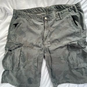 Levi’s Gray/Blueish Camouflage Men’s Cargo Shorts size - 42